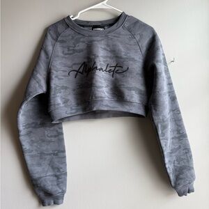 Alphalete Charcoal Gray/blue Camo Cropped sweatshirt